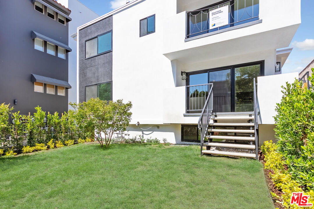 955 N Croft Ave Unit: 5