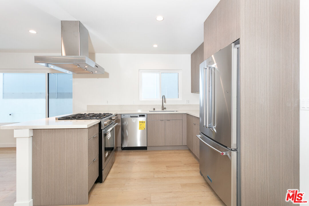 955 N Croft Ave Unit: 5