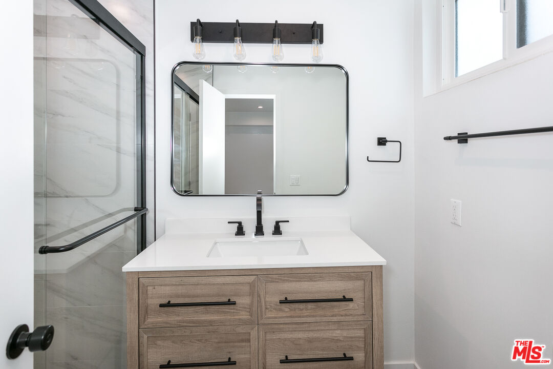 955 N Croft Ave Unit: 5