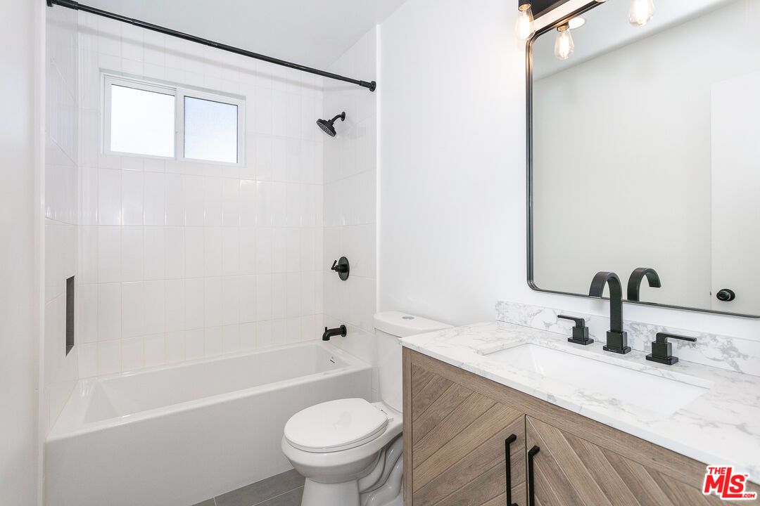 955 N Croft Ave Unit: 5