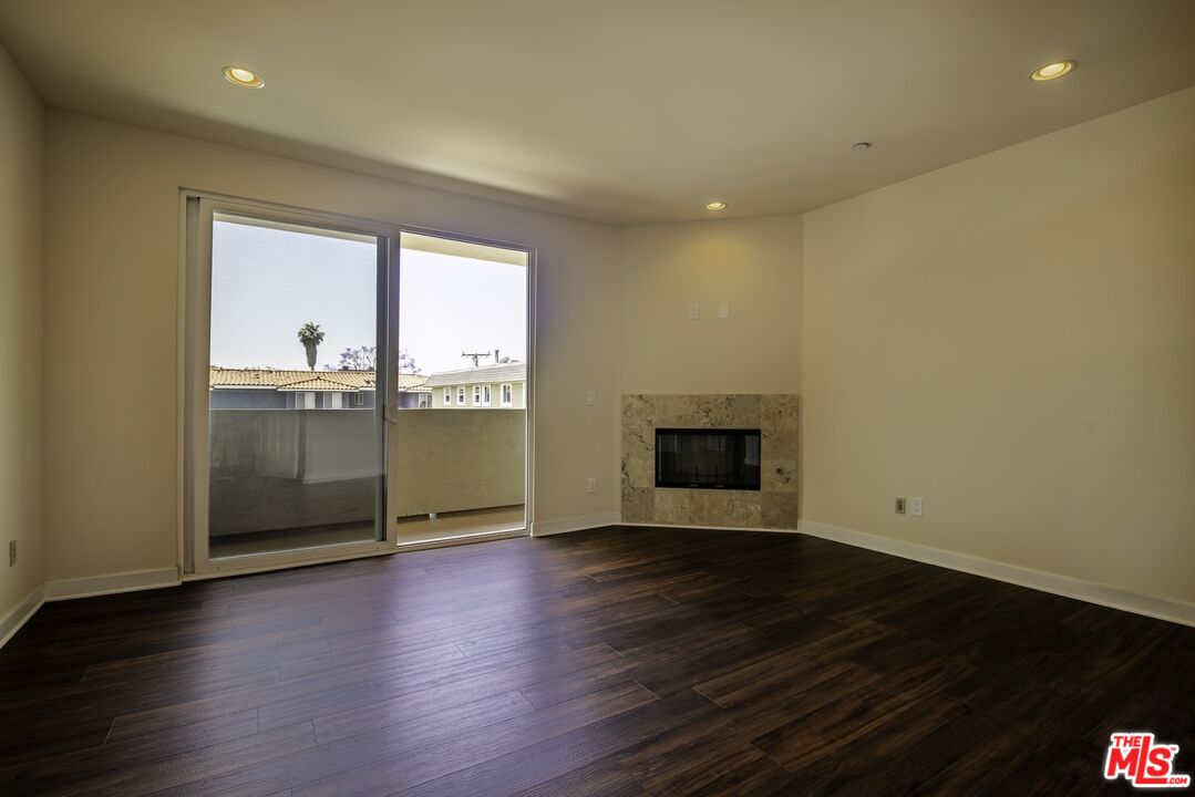 4025 Wade St Unit: 3