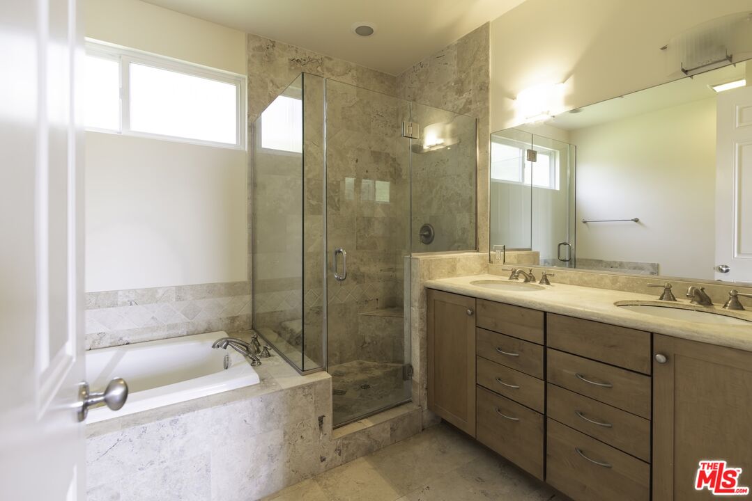 4025 Wade St Unit: 3