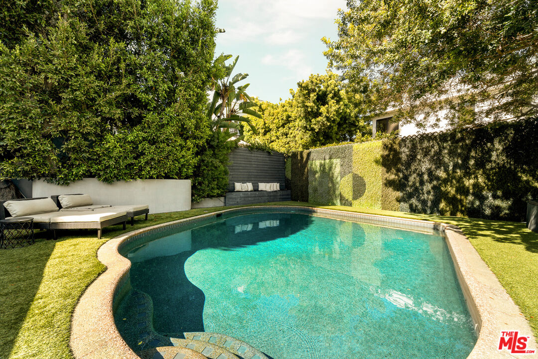 7431 Franklin Ave, Hollywood Hills West
