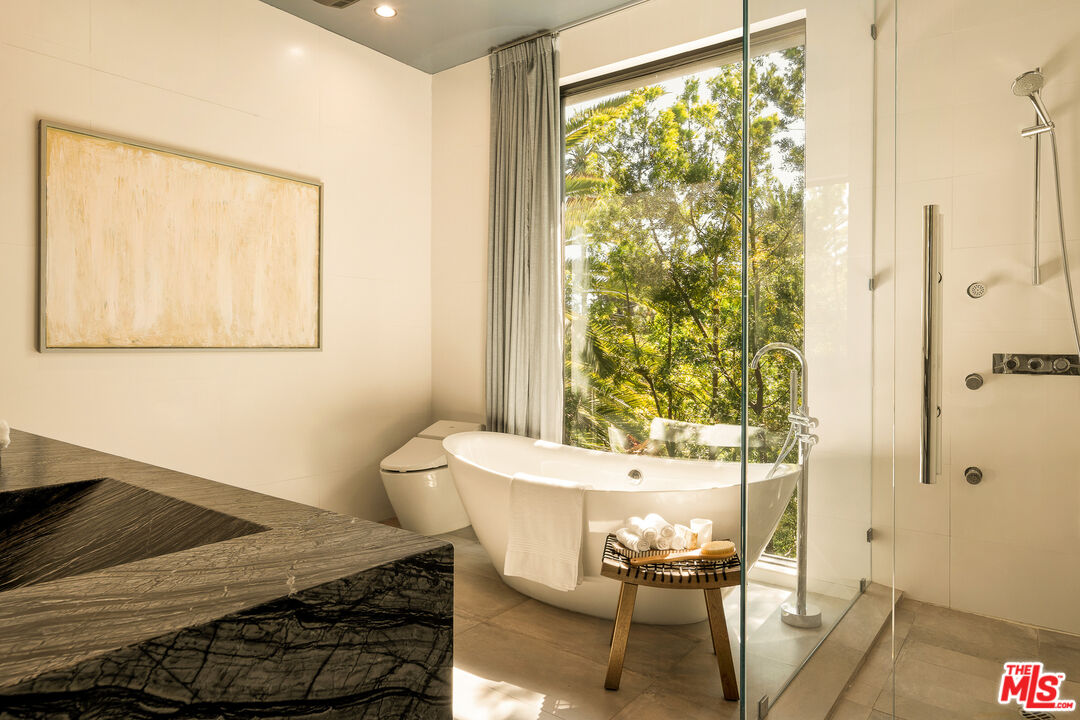 7431 Franklin Ave, Hollywood Hills West