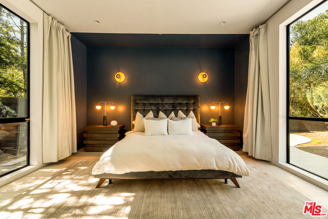 7431 Franklin Ave, Hollywood Hills West