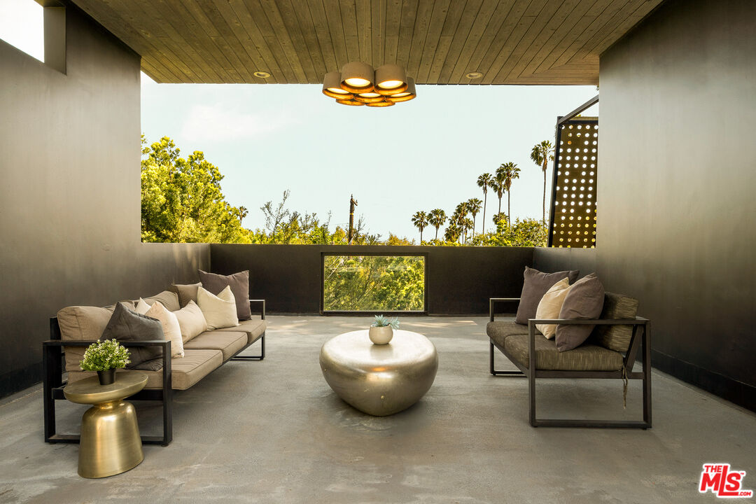 7431 Franklin Ave, Hollywood Hills West