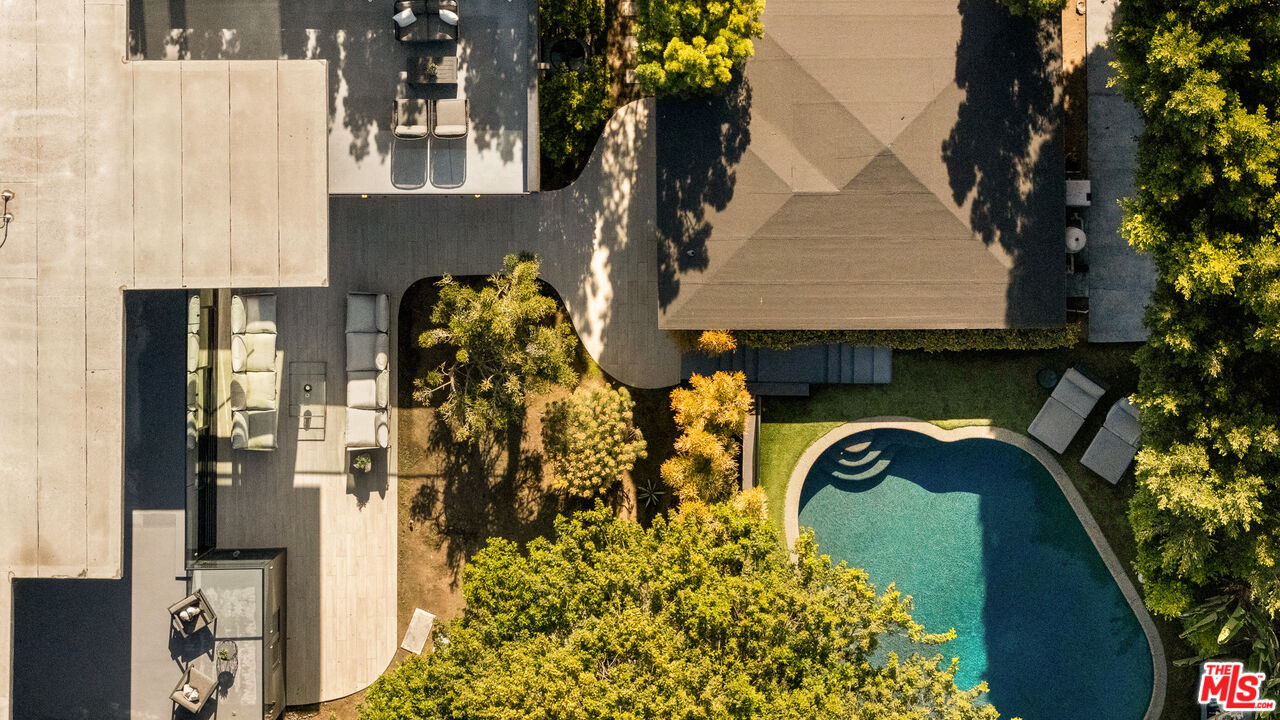 7431 Franklin Ave, Hollywood Hills West