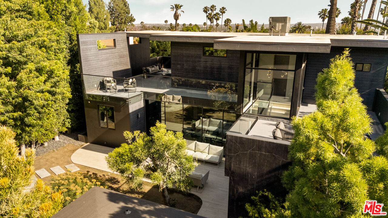 7431 Franklin Ave, Hollywood Hills West