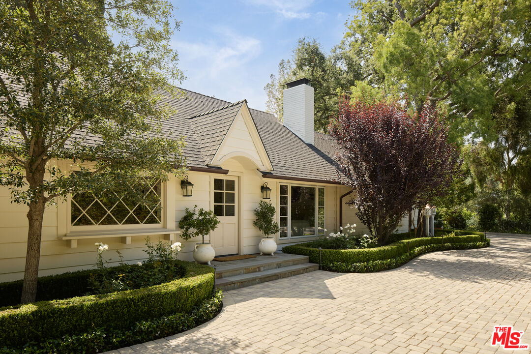 17333 Rancho St, Encino