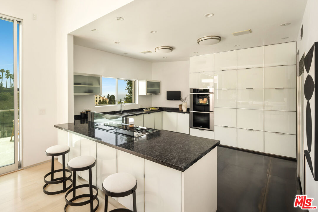 9346 Readcrest Dr, Beverly Hills 