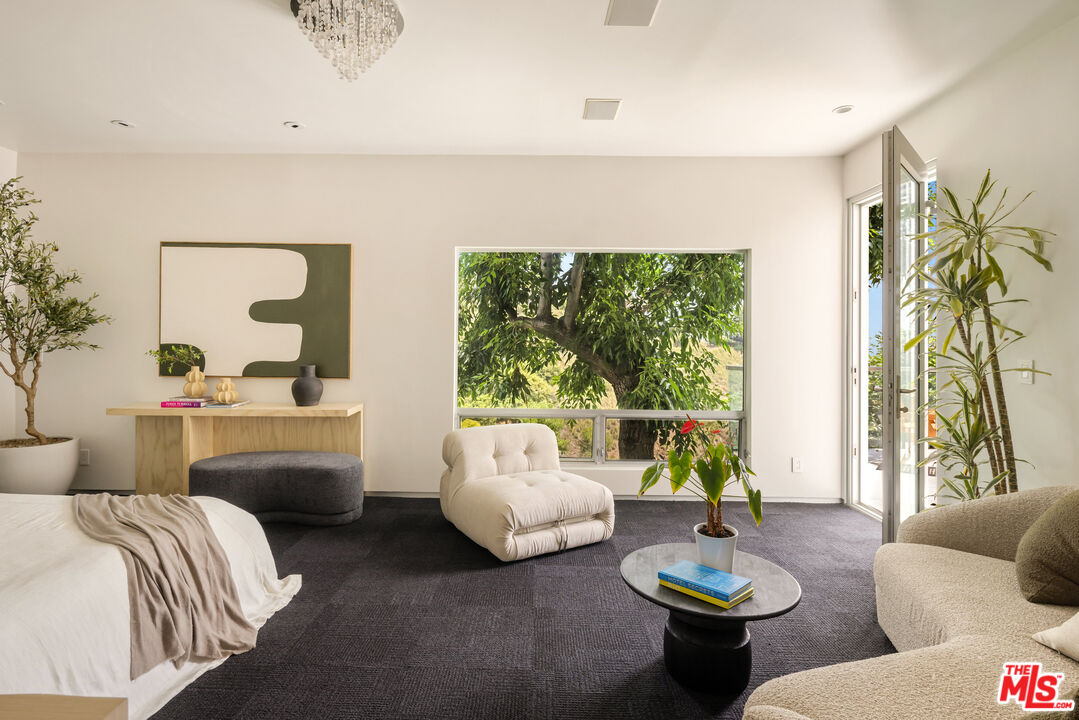 9346 Readcrest Dr, Beverly Hills 