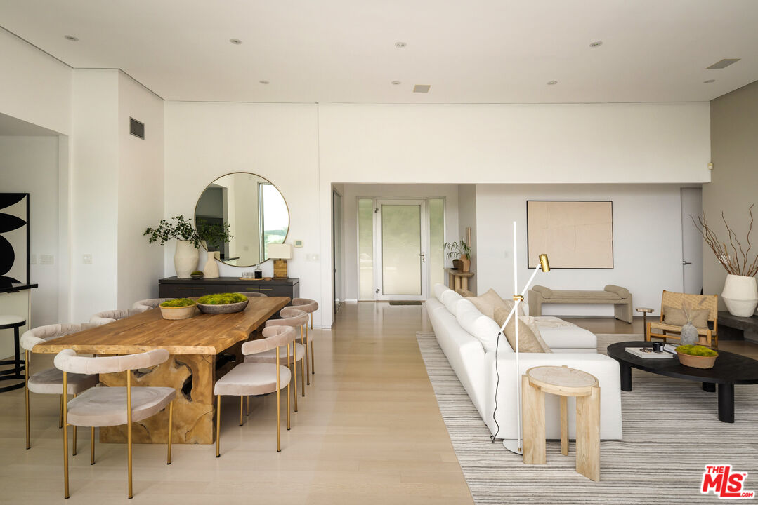 9346 Readcrest Dr, Beverly Hills 