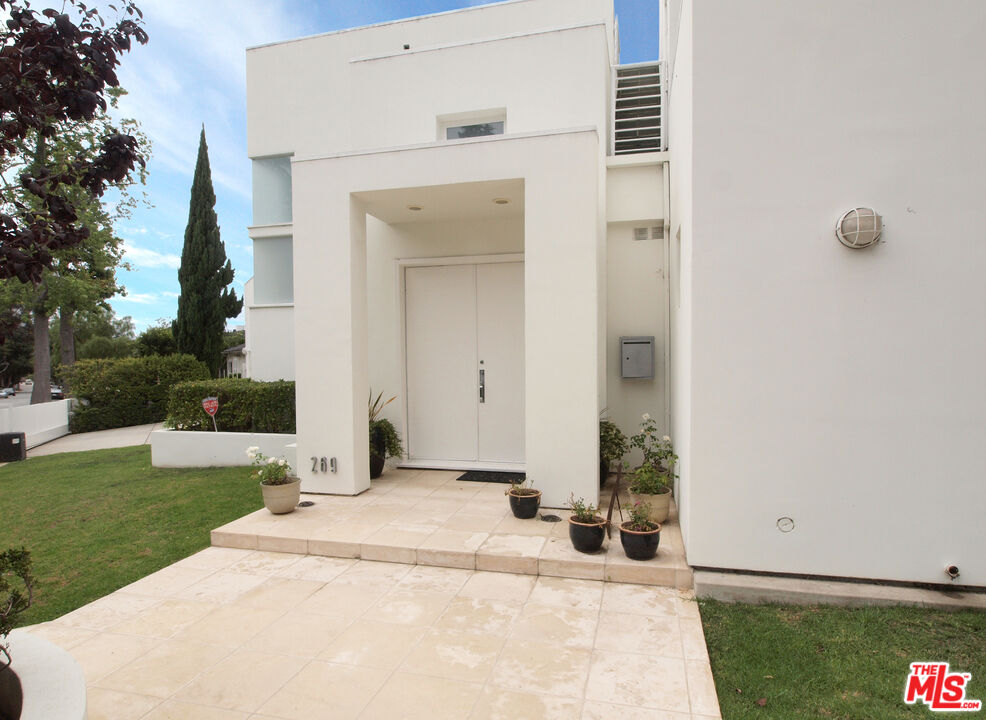 269 N Bundy Dr, Brentwood 