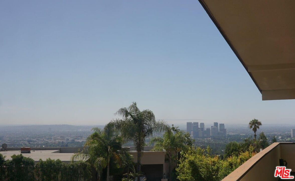 1461 Laurel Way, Beverly Hills