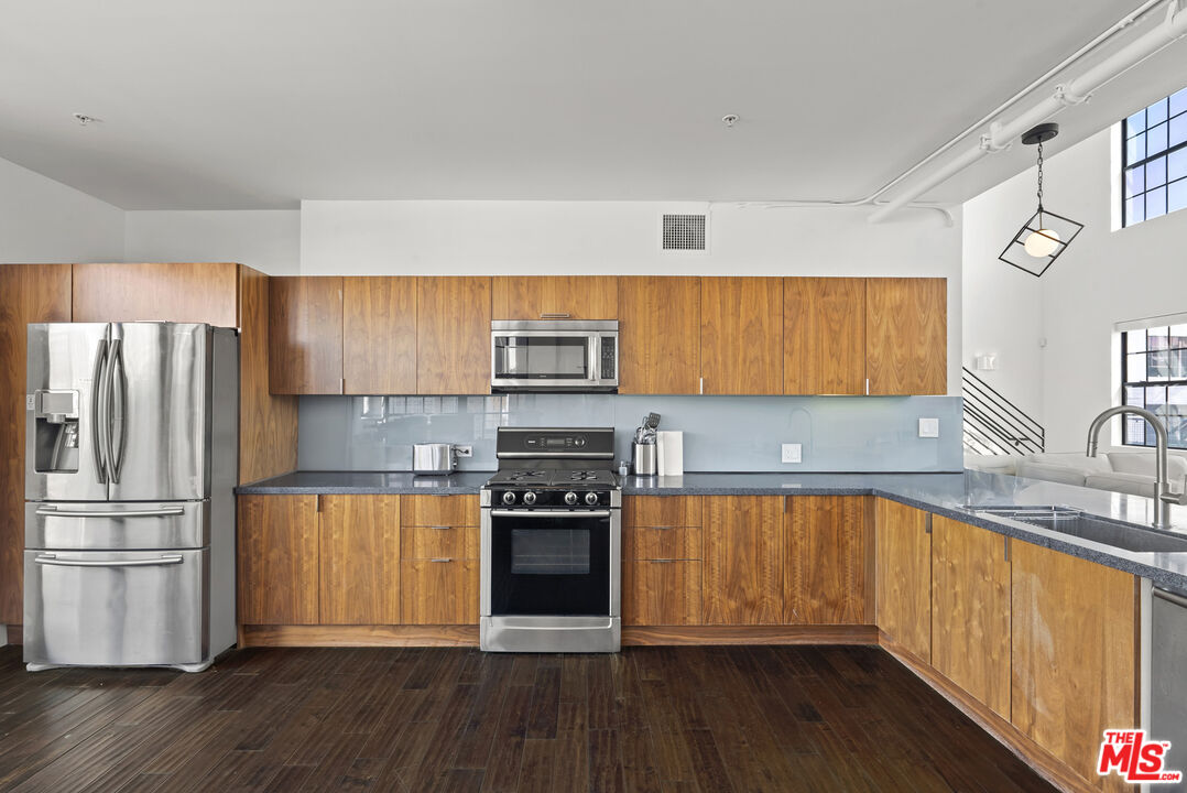746 S Los Angeles St Unit: 1201