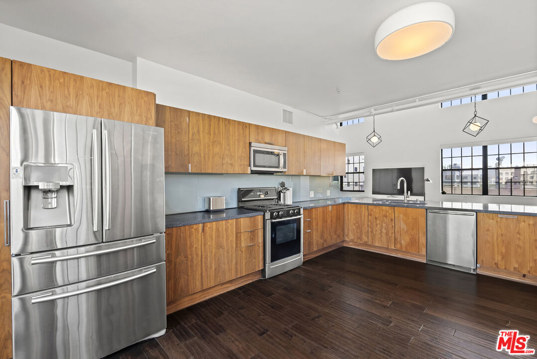 746 S Los Angeles St Unit: 1201
