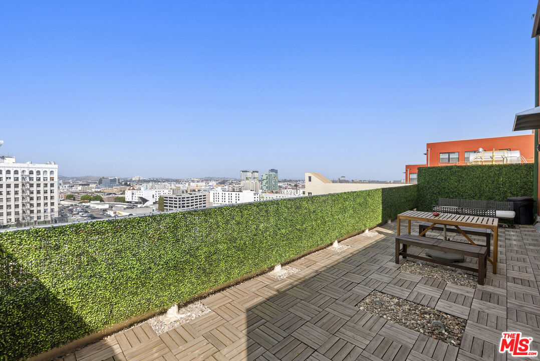 746 S Los Angeles St Unit: 1201