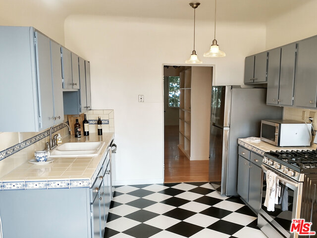 1345 N Hayworth Ave Unit: 312