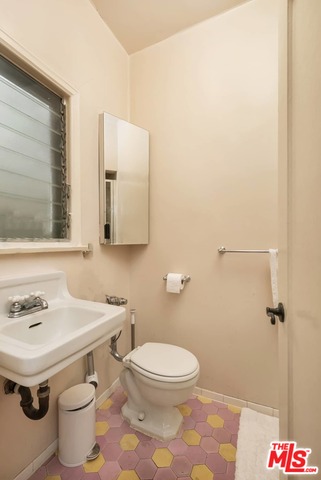 1345 N Hayworth Ave Unit: 312