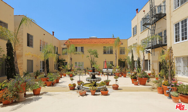 1345 N Hayworth Ave Unit: 312