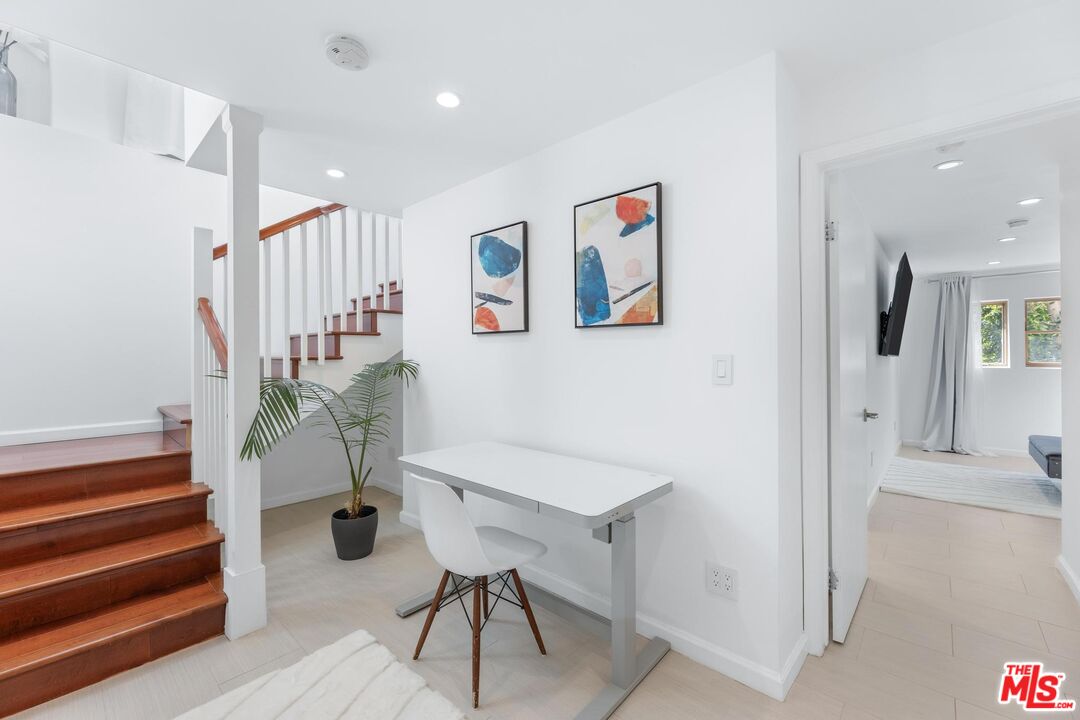 8827 Betty Way, west hollywood