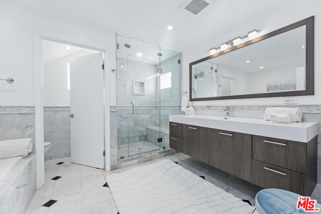8827 Betty Way, west hollywood