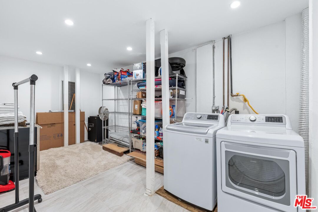 8827 Betty Way, west hollywood
