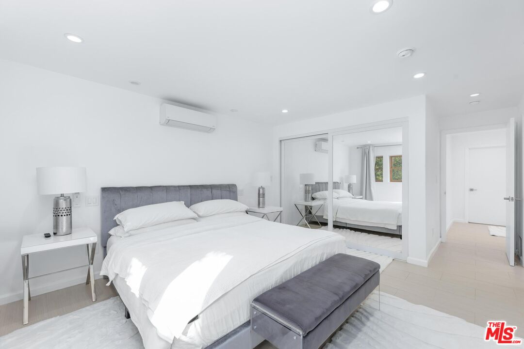 8827 Betty Way, west hollywood