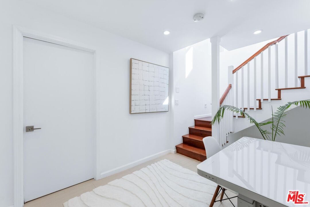8827 Betty Way, west hollywood