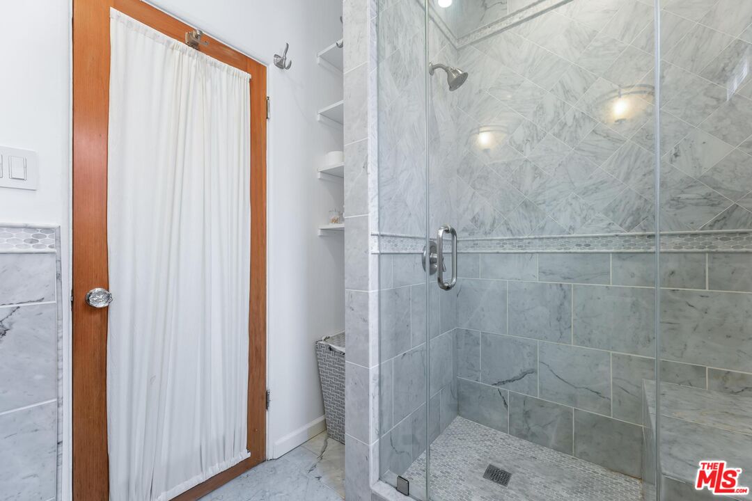 8827 Betty Way, west hollywood