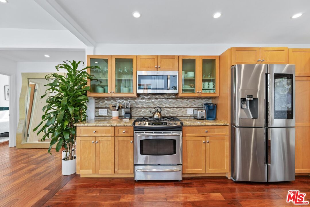 8827 Betty Way, west hollywood