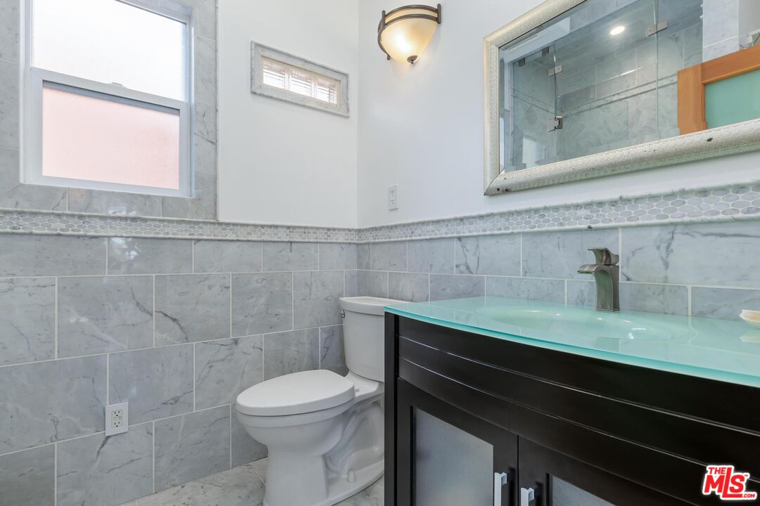 8827 Betty Way, west hollywood