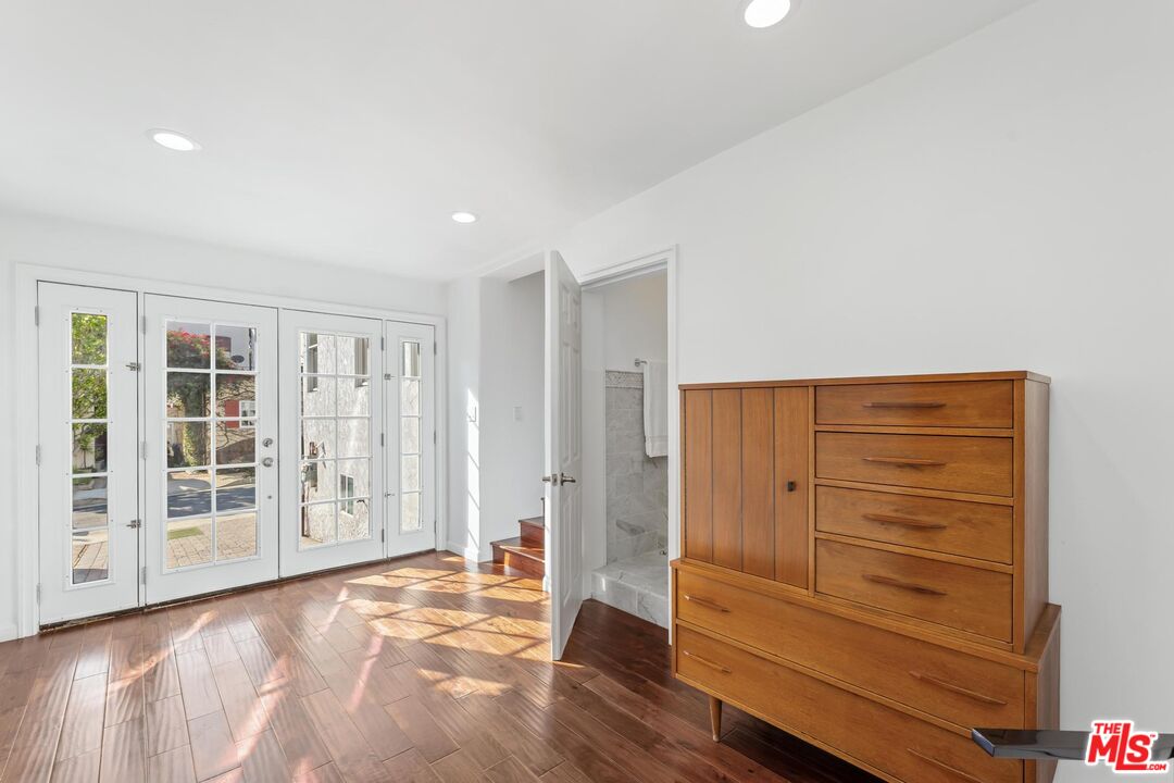 8827 Betty Way, west hollywood