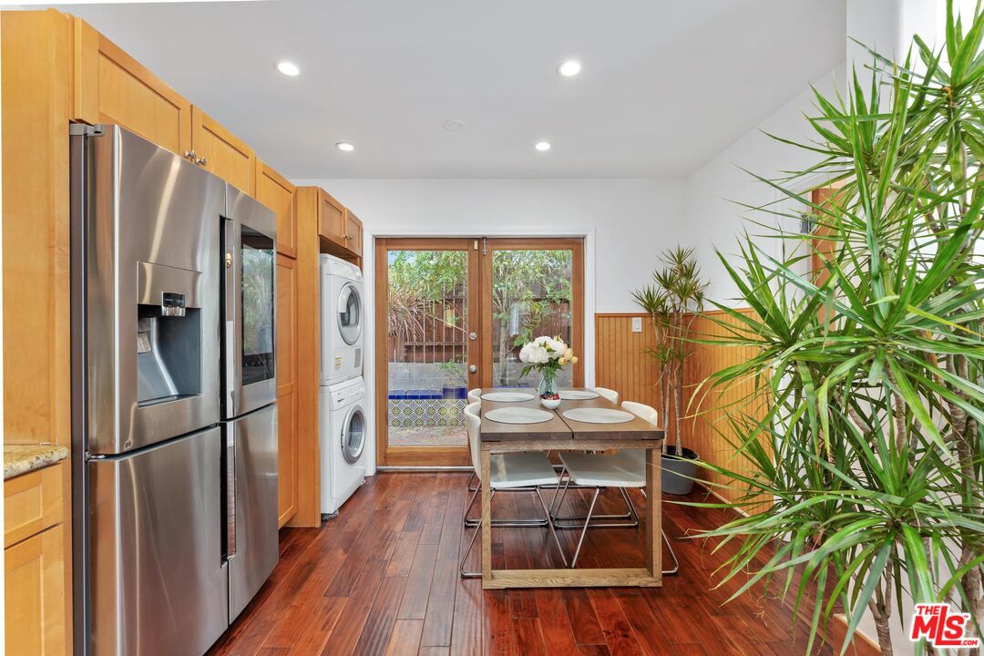8827 Betty Way, west hollywood