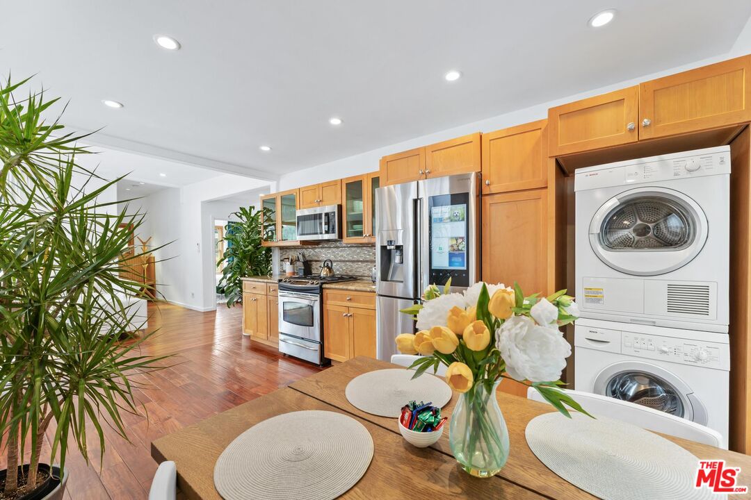 8827 Betty Way, west hollywood