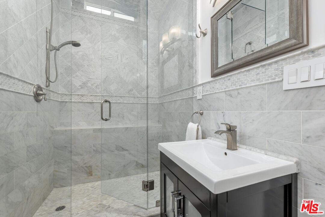 8827 Betty Way, west hollywood