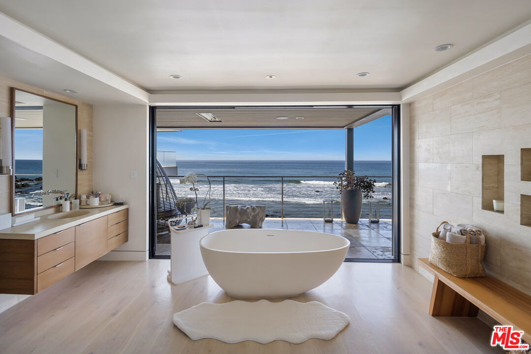 31504 Victoria Point Rd, Malibu