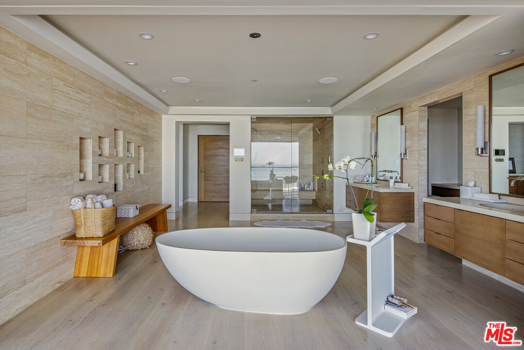 31504 Victoria Point Rd, Malibu
