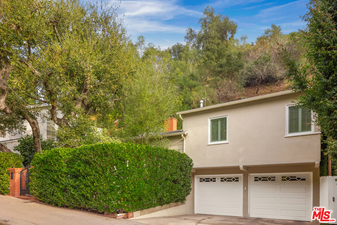 9720 Yoakum Dr, Beverly Hills