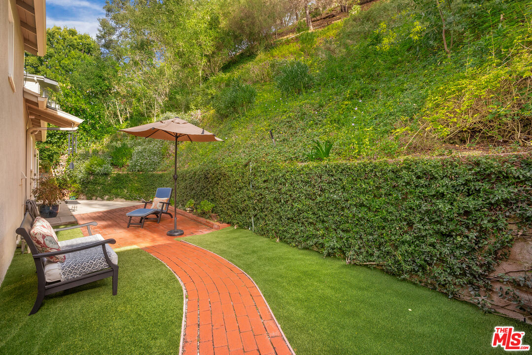 9720 Yoakum Dr, Beverly Hills