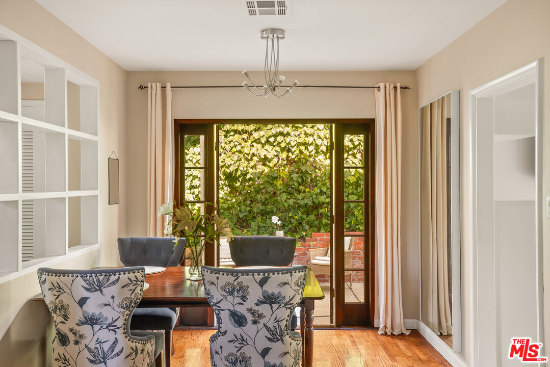 9720 Yoakum Dr, Beverly Hills