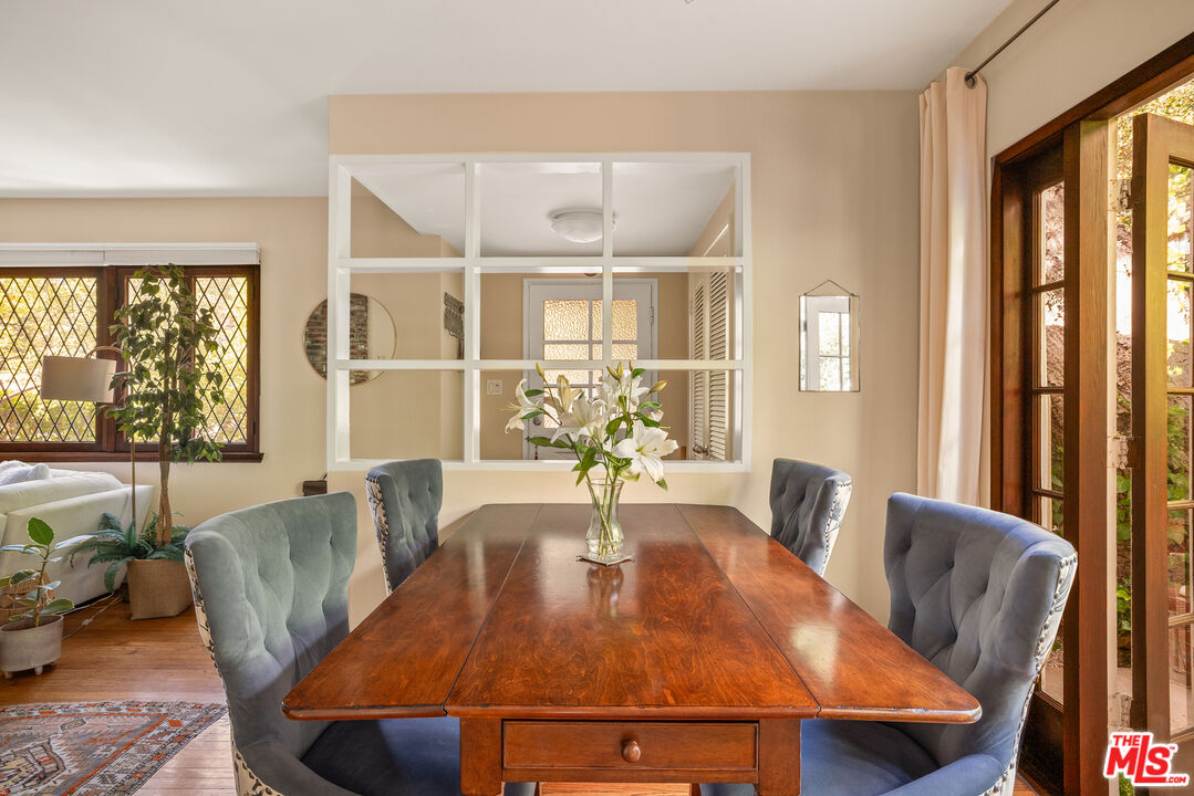 9720 Yoakum Dr, Beverly Hills