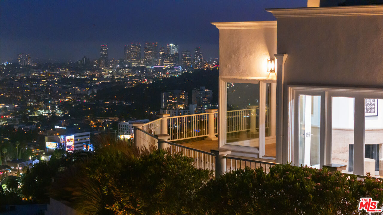 8527 Hedges Way, Sunset Strip