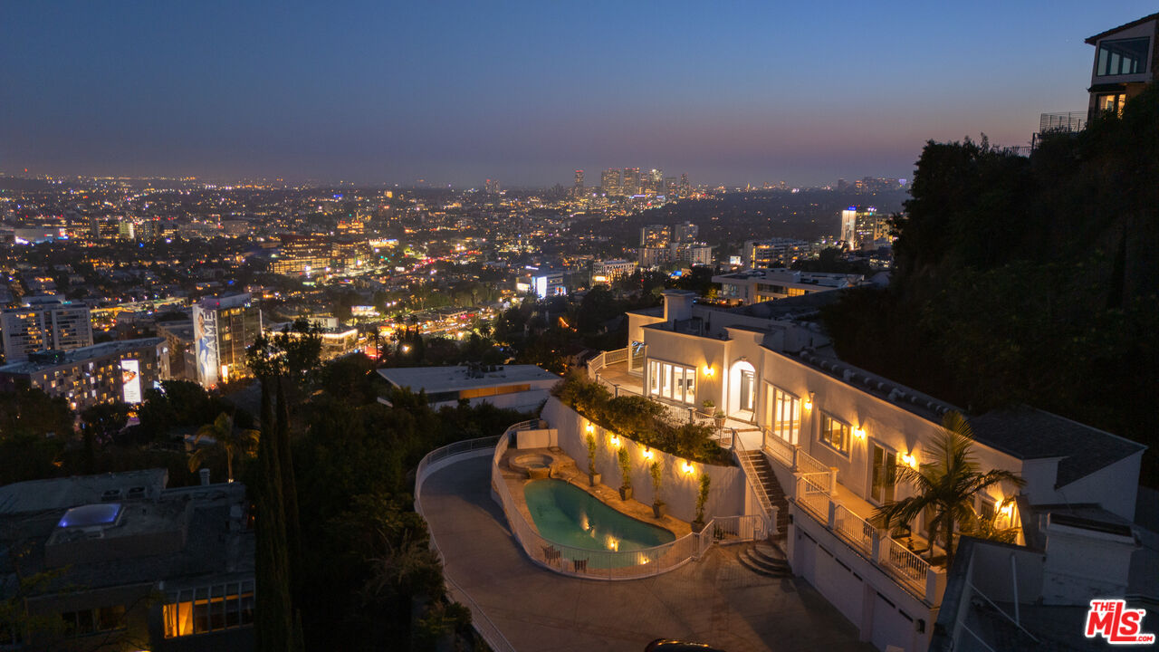 8527 Hedges Way, Sunset Strip