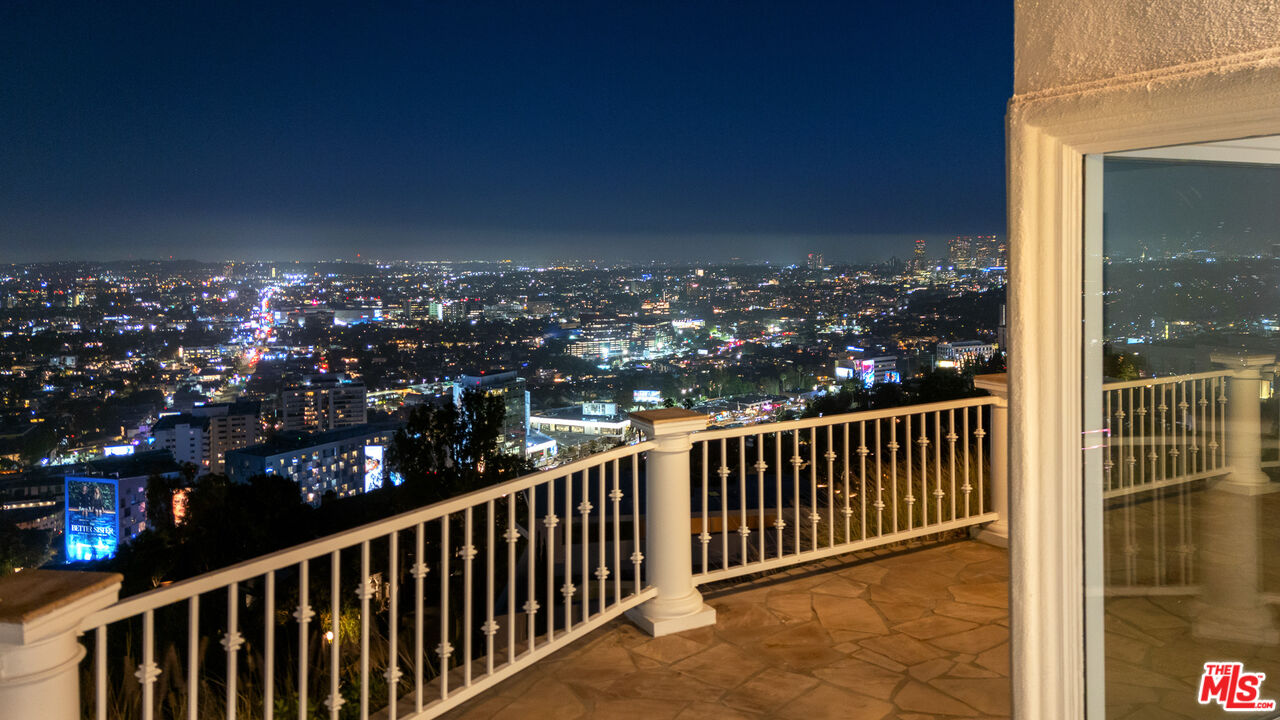 8527 Hedges Way, Sunset Strip