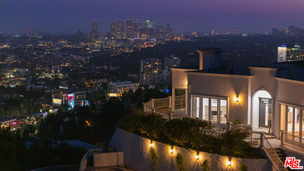 8527 Hedges Way, Sunset Strip