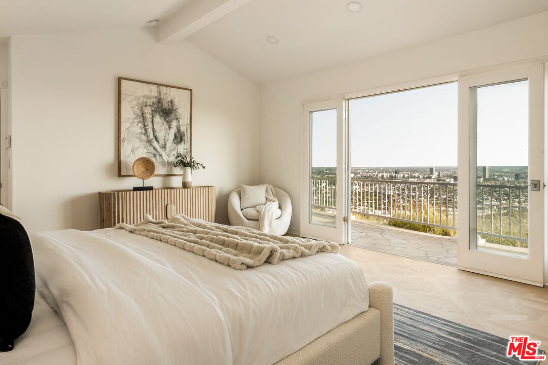 8527 Hedges Way, Sunset Strip