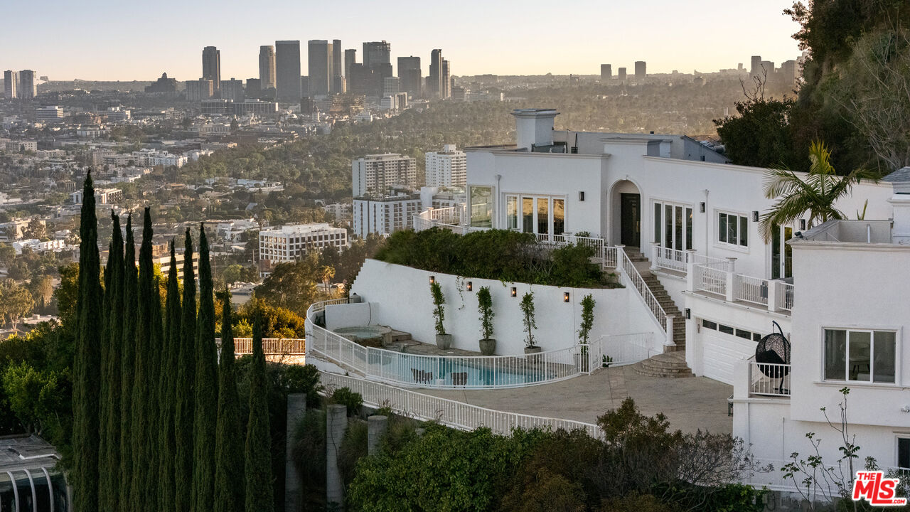 8527 Hedges Way, Sunset Strip
