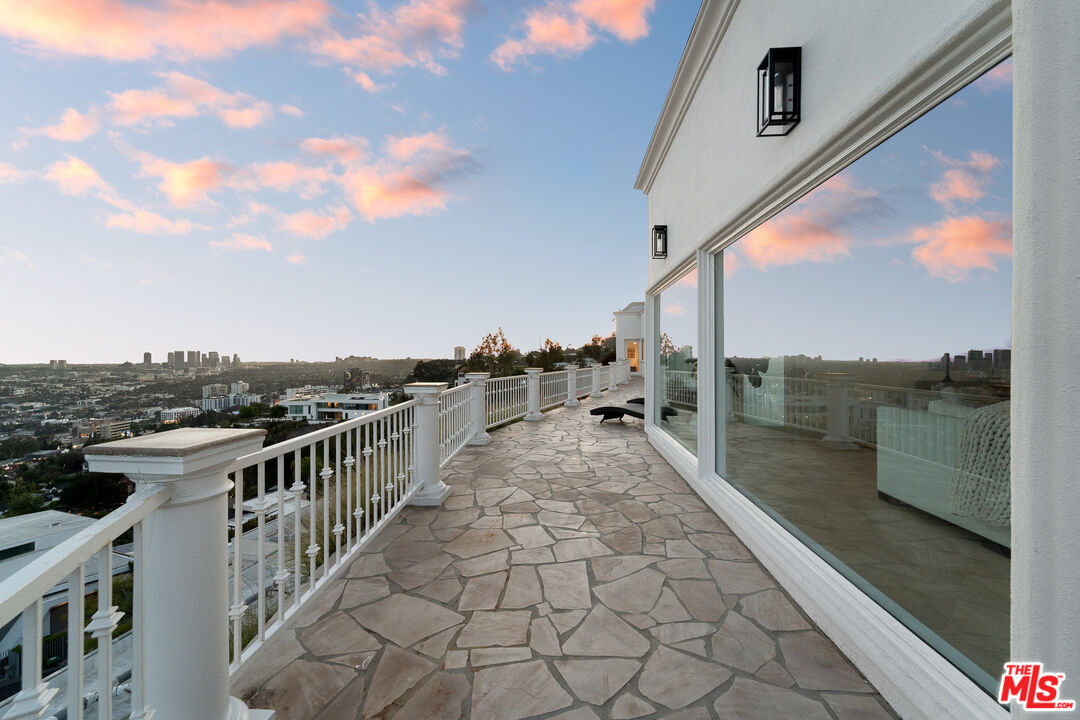 8527 Hedges Way, Sunset Strip