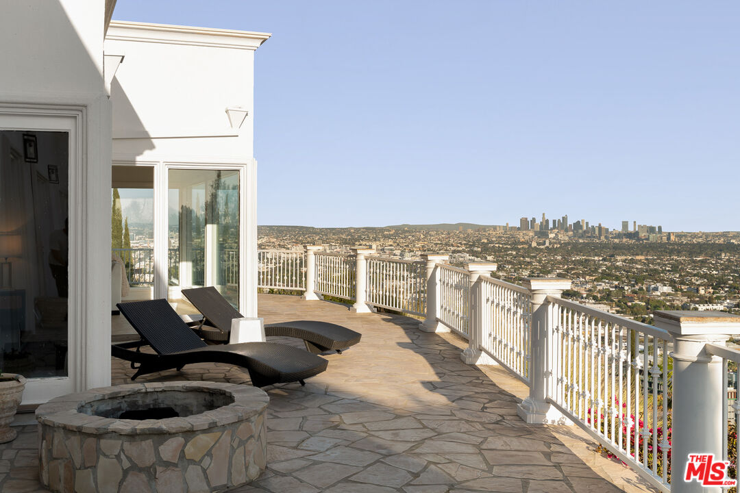 8527 Hedges Way, Sunset Strip